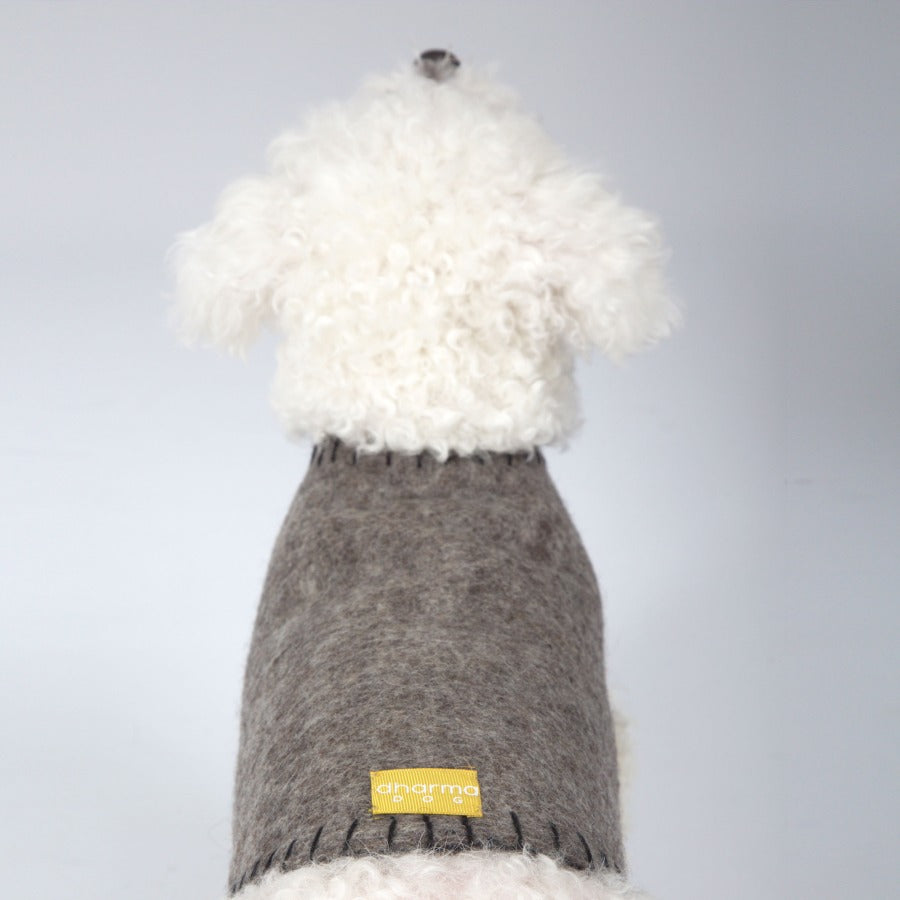 Overstitch Cape-Nat/Black - Dog.Dog.Cat.